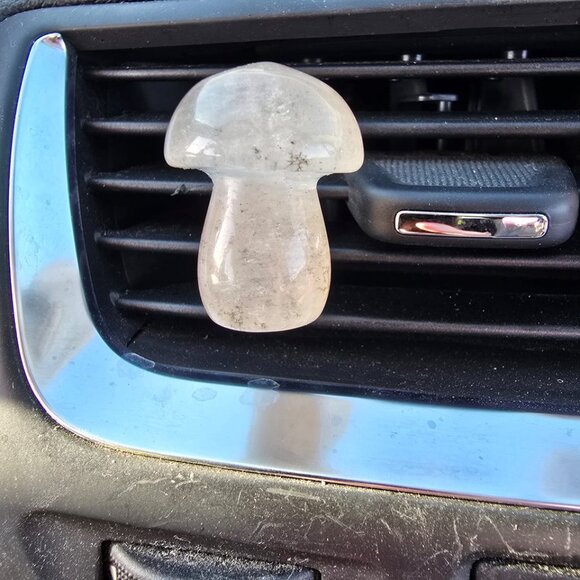 Quartz Crystal Mushroom Vent Clip - Picture 2 of 3